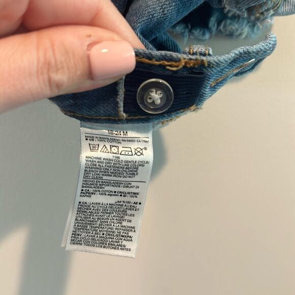 Old Navy 18-24 Month Baby Girl Frayed Hem Denim Shorts - Picture 4 of 6